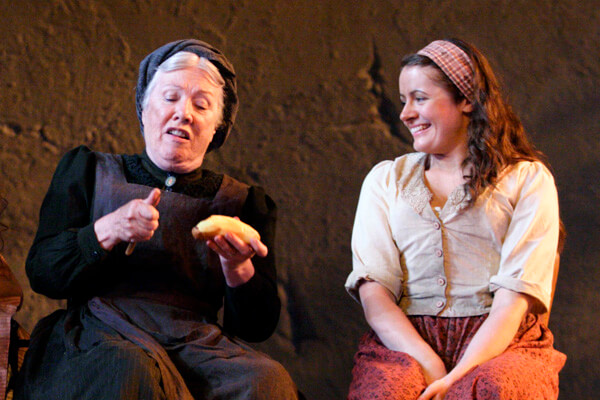 Rosaleen Linehan and Niamh McGowan in Pirandello’s “Liolà,” directed by Richard Eyre, at the Lyttelton through November 6. | CATHERINE ASHMORE