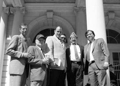 City Council Supports Gays in Uniforms