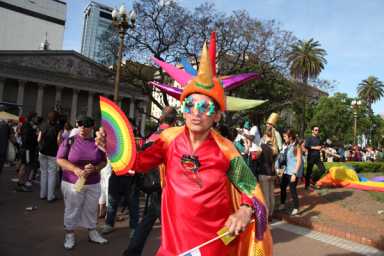 Reveler_Catedral_BsAs-gay-pride-2010-IS