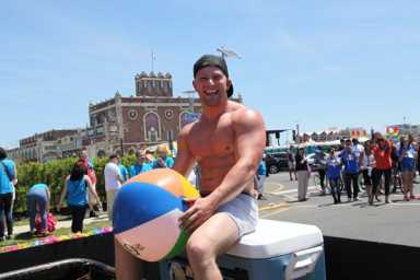 ASBURY_boardwalks-beach-ball-boy-LUONGO-IS