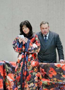 SHENGOLD-web-only-traviata-IS