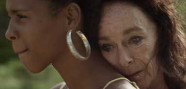 KRAMER-sand-dollars-Yanet-Mojica-Geraldine-Chaplin-IS