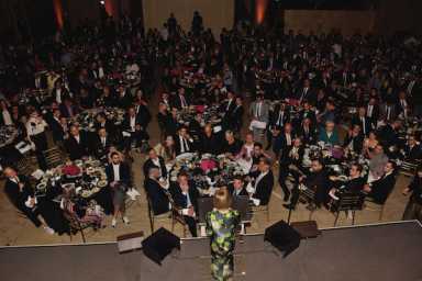 aceto-dinner-wintour-faces-crowd-copy