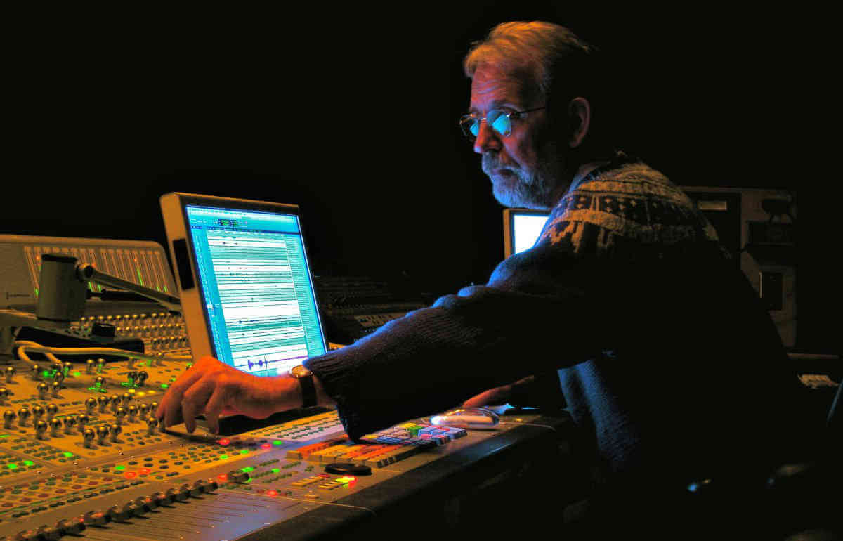 Lesbian Director Navigates Art of Sound|Lesbian Director Navigates Art of Sound