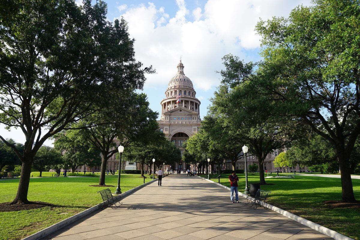 Austin_July_2017_1_(Texas_State_Capitol)