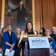 众议院共和党会议主席、纽约州共和党人埃莉斯·斯特凡尼克(Elise Stefanik)。2023年4月20日星期四，在华盛顿国会大厦，共和党妇女在投票前举行活动，禁止变性妇女和女孩参加运动队。