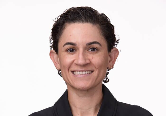Che Flores has accumulated experience as a referee across the WNBA, NBA, and college basketball.