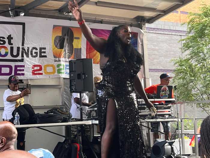Jada Black Beauty performs in front of the crowd.