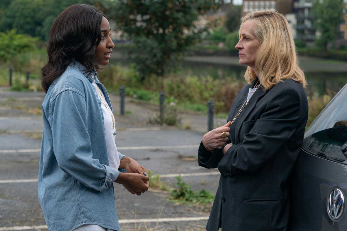 (L to R) Ayo Edebiri as Maggie and Julia Roberts as Alma in "After the Hunt."